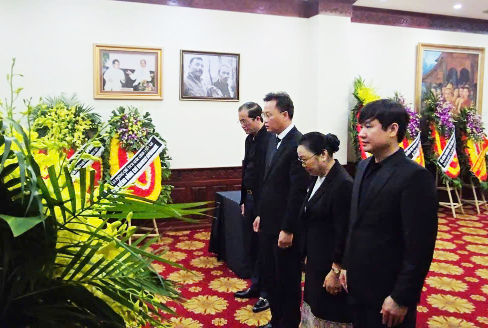 Bí thư Tỉnh ủy Nguyễn Hữu Nghĩa viếng nguyên Chủ tịch Đảng Nhân dân Cách mạng Lào, nguyên Chủ tịch nước Lào Khamtay Siphandone