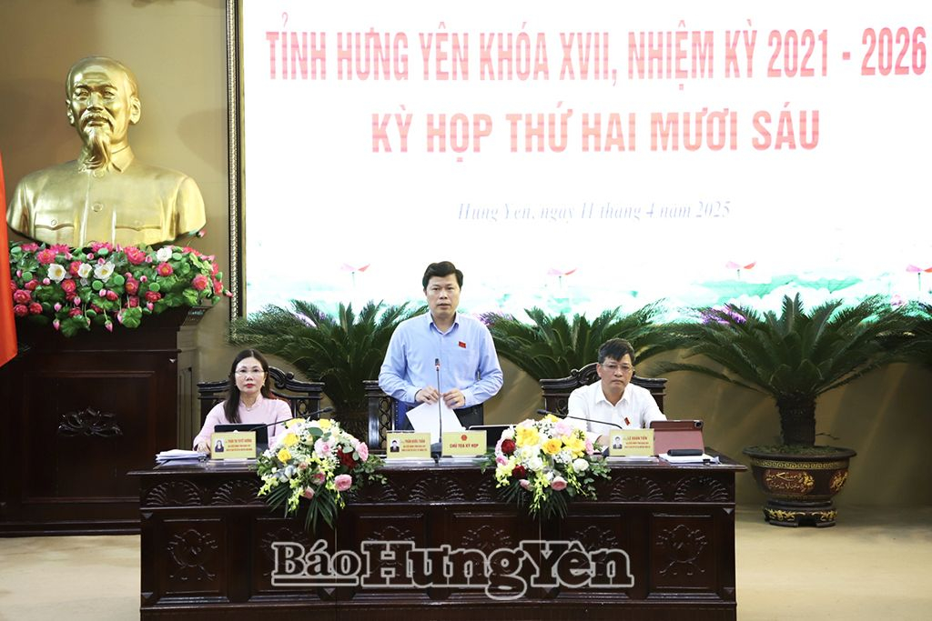 Đồng chí Trần Quốc Toản, Phó Bí thư Thường trực Tỉnh ủy, Chủ tịch HĐND tỉnh và các đồng chí điều hành kỳ họp