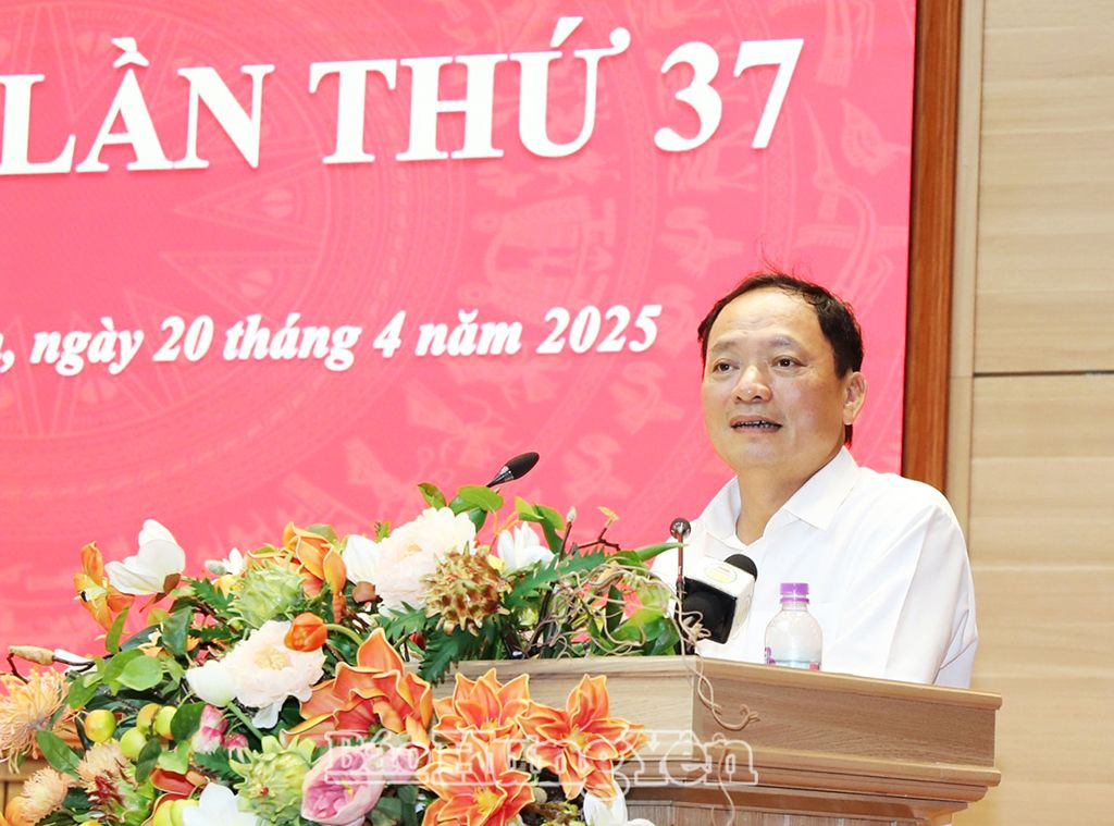  Đồng chí Trần Quốc Văn, Phó Bí thư Tỉnh ủy, Chủ tịch UBND tỉnh điều hành phần thảo luận