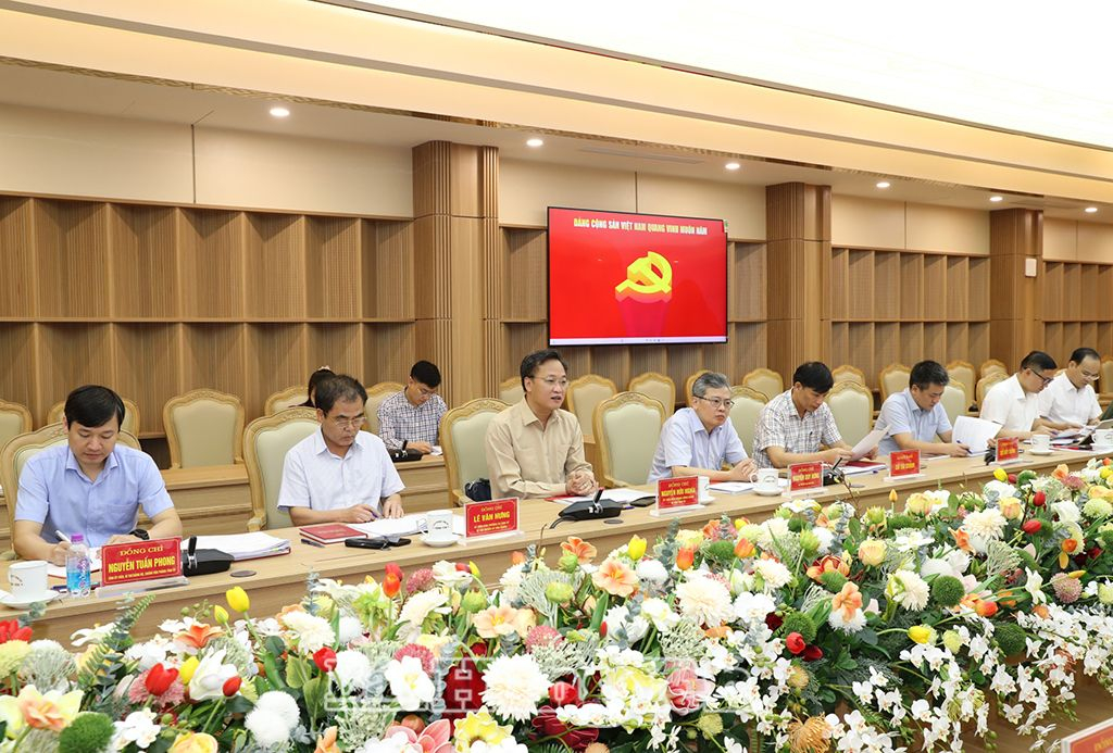 Đồng chí Bí thư Tỉnh ủy Nguyễn Hữu Nghĩa cùng lãnh đạo UBND tỉnh, các sở, ngành và huyện Văn Giang làm việc với Đại học Bách khoa Hà Nội 