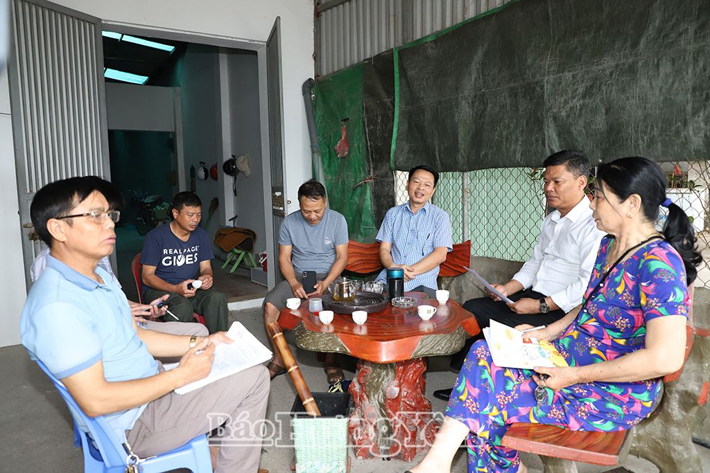 Lấy ý kiến cử tri đại diện hộ gia đình về việc sắp xếp đơn vị hành chính cấp xã và hợp nhất tỉnh Hưng Yên và Thái Bình tại xã Bãi Sậy (Ân Thi)