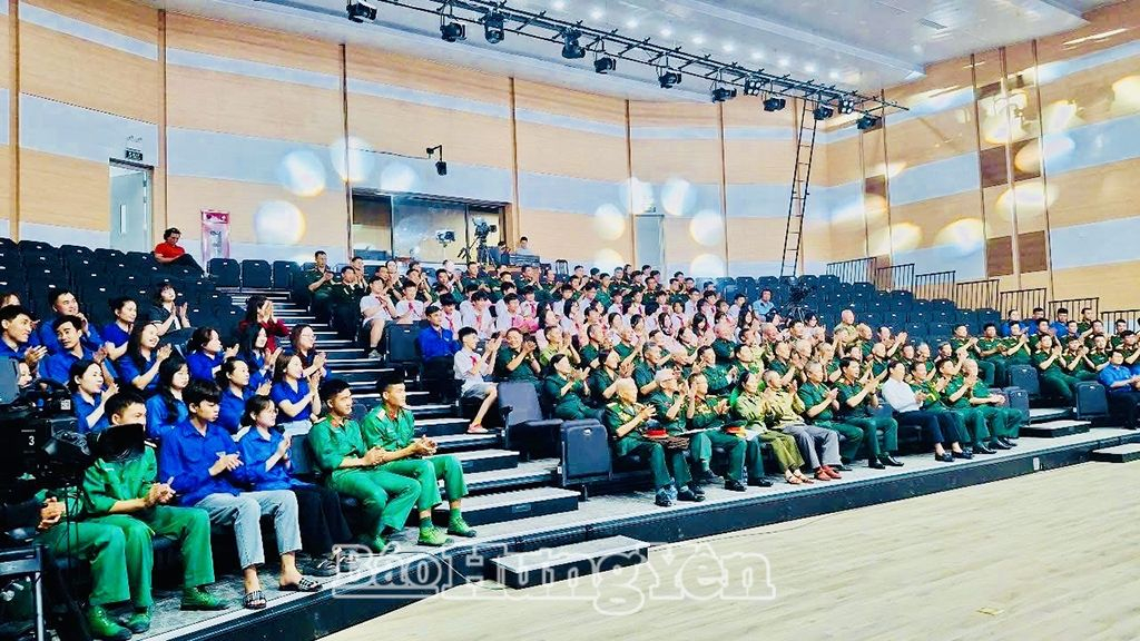 Các đại biểu tham dự chương trình giao lưu