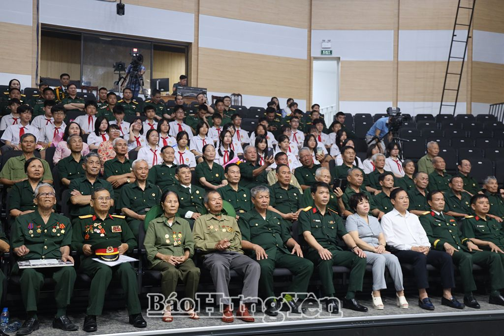 Các đại biểu tham dự chương trình giao lưu