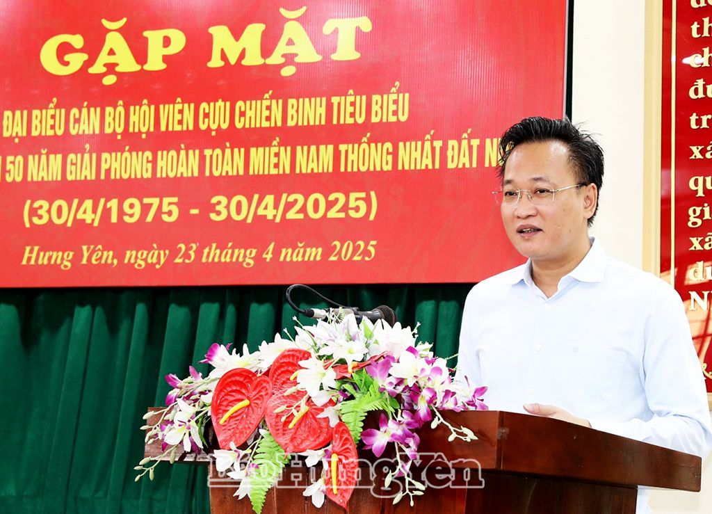 Đồng chí Bí thư Tỉnh ủy Nguyễn Hữu Nghĩa phát biểu tại buổi gặp mặt