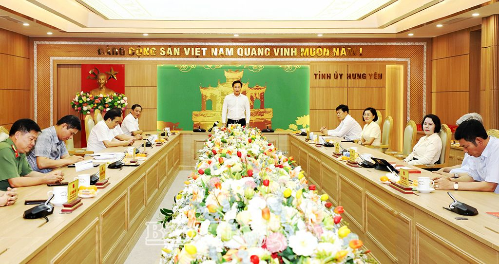 Đồng chí Nguyễn Hữu Nghĩa, Ủy viên Ban Chấp hành Trung ương Đảng, Bí thư Tỉnh ủy phát biểu tại hội nghị