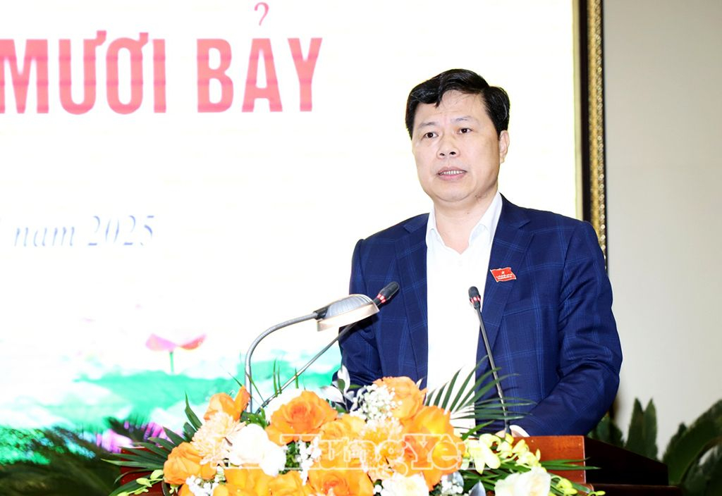 Đồng chí Trần Quốc Toản, Phó Bí thư Thường trực Tỉnh ủy, Chủ tịch HĐND tỉnh phát biểu tại kỳ họp