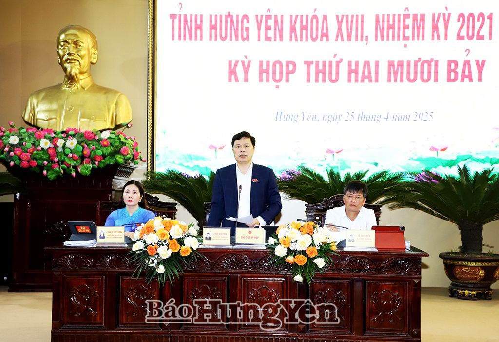 Đồng chí Trần Quốc Toản, Phó Bí thư Thường trực Tỉnh ủy, Chủ tịch HĐND tỉnh và các đồng chí Phó Chủ tịch HĐND tỉnh chủ tọa kỳ họp