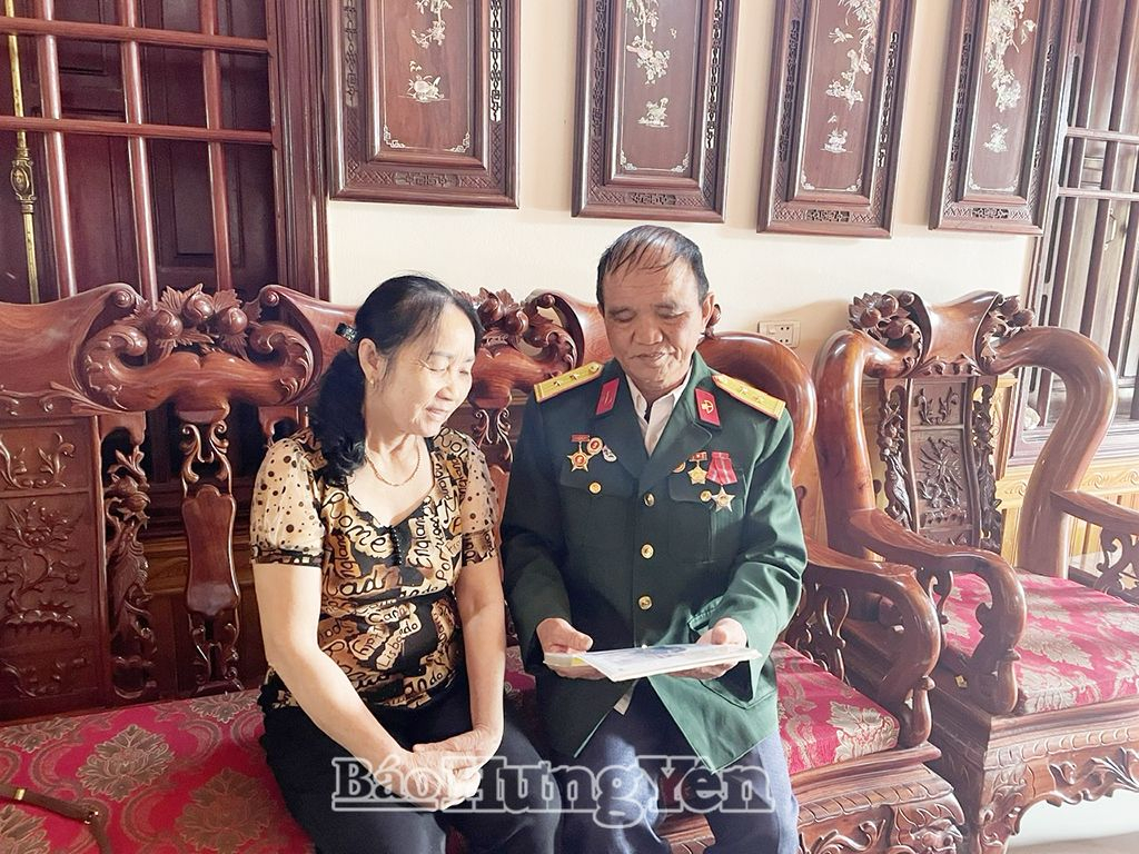 Cựu chiến binh Vũ Văn Ngoại, thôn Đa Quang, thị trấn Vương (Tiên Lữ) ôn lại một thời hoa lửa