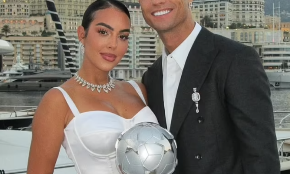 Rộ tin Ronaldo đính hôn với Georgina