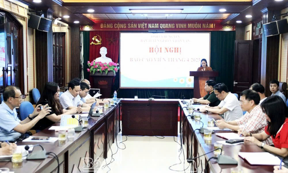 Hội nghị báo cáo viên tháng 4