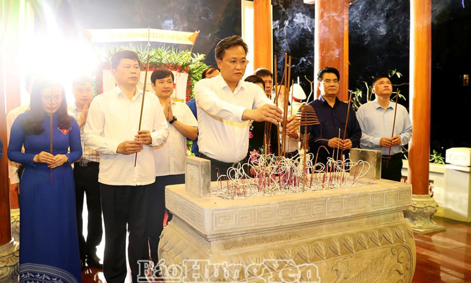Lễ thắp nến tri ân các anh hùng liệt sĩ