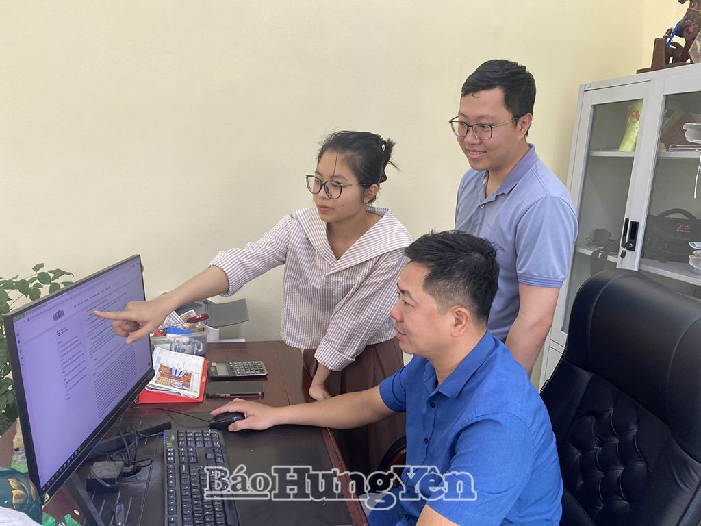 Cán bộ, viên chức Sở Khoa học và Công nghệ nghiên cứu Dự thảo Nghị quyết sửa đổi Hiến pháp