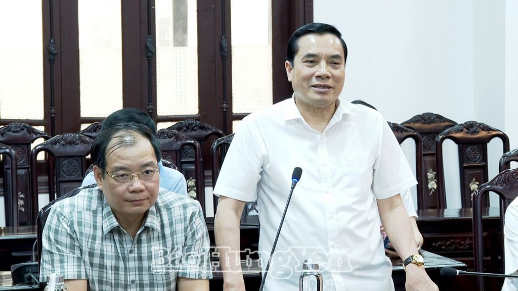 Đồng chí Phạm Huy Bình, UVBTV Tỉnh ủy, Bí thư Thành ủy Hưng yên phát biểu tại buổi làm việc