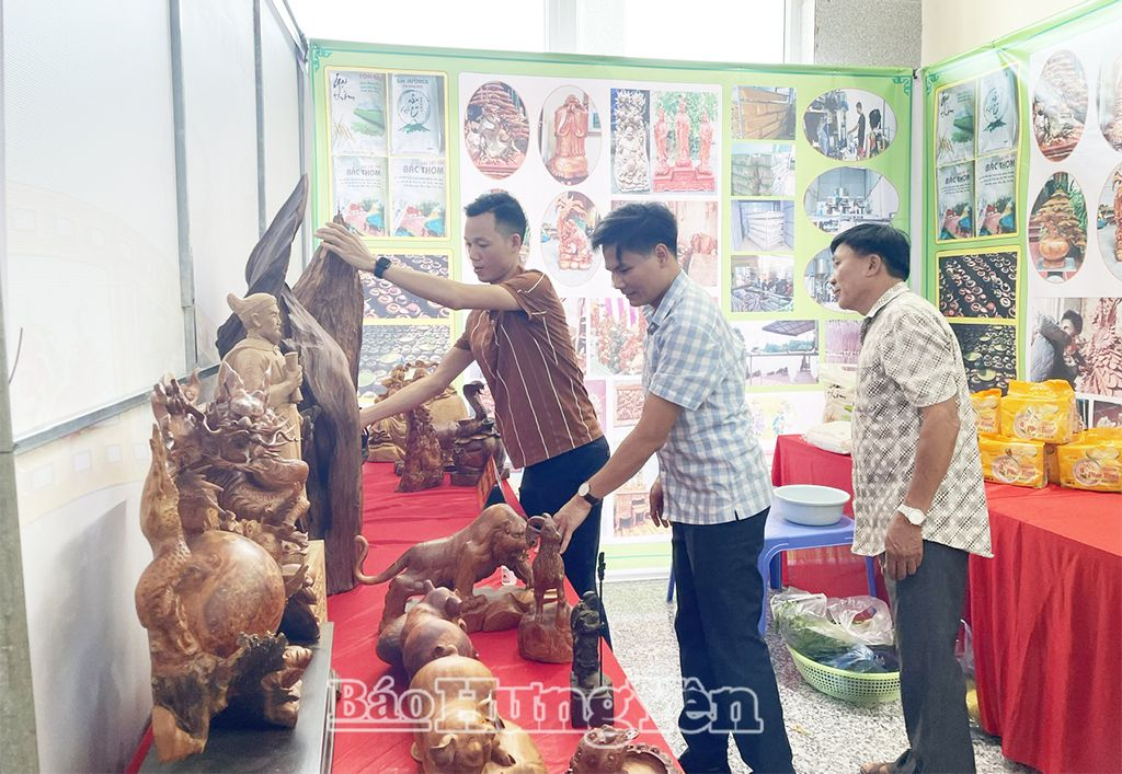 HTX nhãn lồng Ða Lộc (Ân Thi) trưng bày, quảng bá sản phẩm tại Tuần lễ nhãn lồng - nông sản tiêu biểu tỉnh Hưng Yên ở Hà Nội 