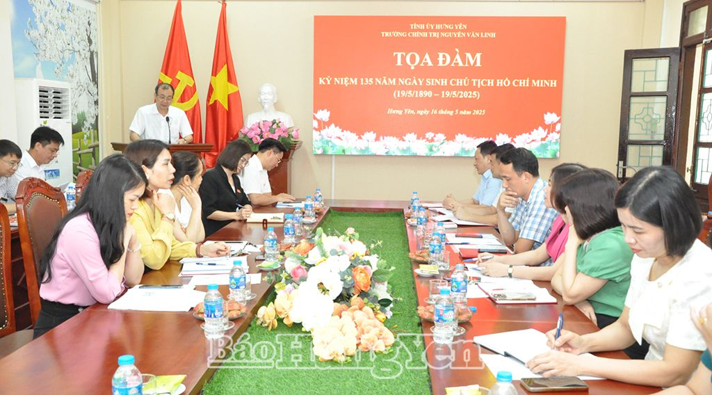  Các đại biểu dự tọa đàm 