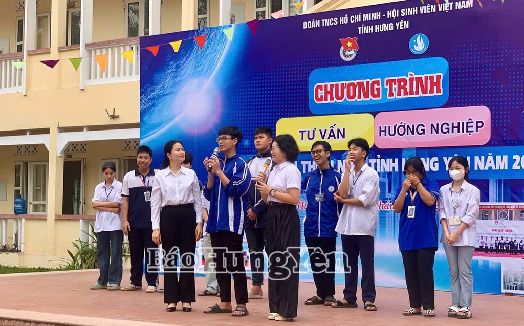 Một buổi tư vấn, hướng nghiệp của Trường THPT Khoái Châu 
