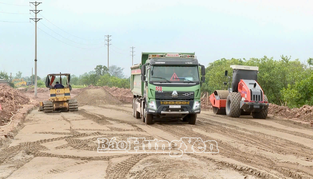 Dự án Xây dựng tuyến đường ĐT.377 đoạn quy hoạch mới tránh thị trấn Lương Bằng đang được thi công