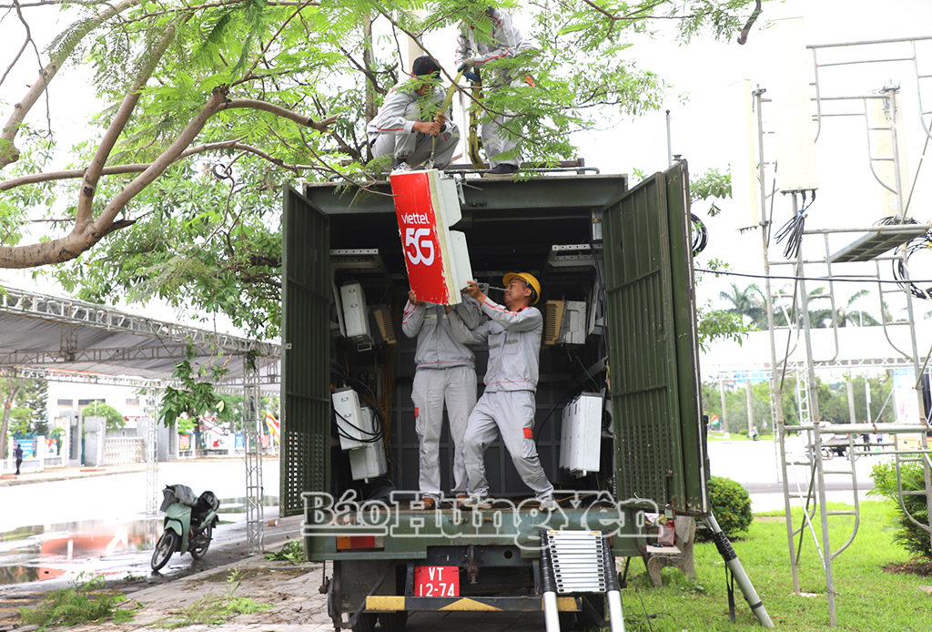 Công tác phục vụ thông tin liên lạc tại khu vực chùa Chuông đang được hoàn tất