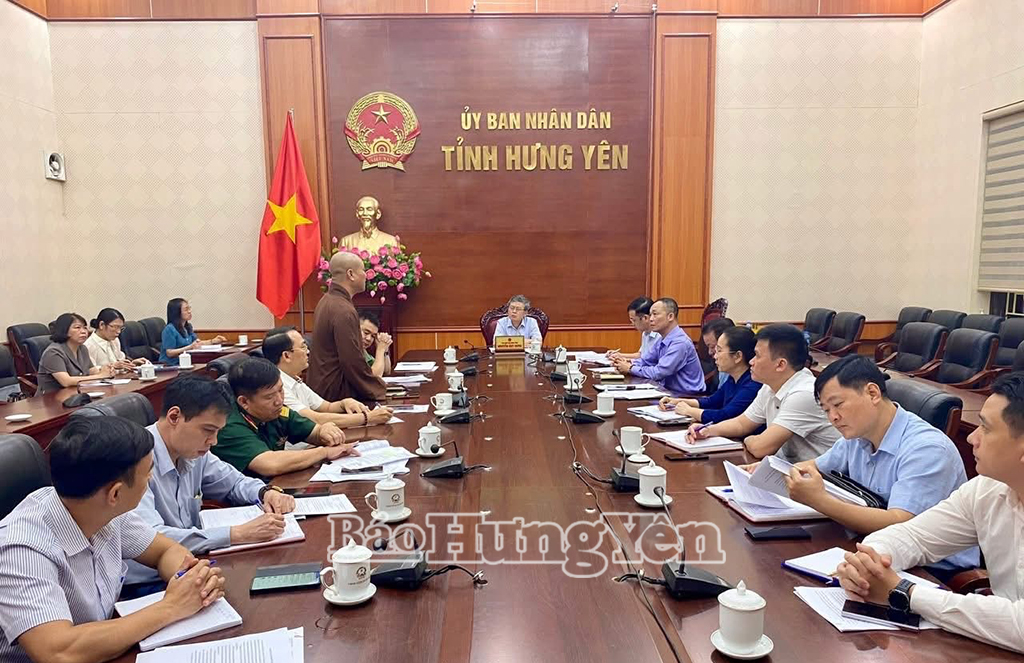 Lãnh đạo tỉnh nghe các sở, ngành, tổ chức, đơn vị, địa phương báo cáo tiến độ triển khai công tác liên quan đến hoạt động cung rước và tôn trí Xá lợi Đức Phậtvào sáng nay 27/5