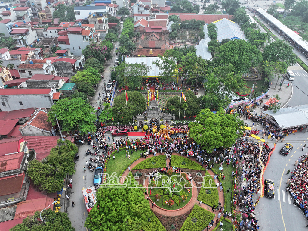 Toàn cảnh cung nghêng Xá lợi Đức Phật tại Chùa Chuông (thành phố Hưng Yên)
