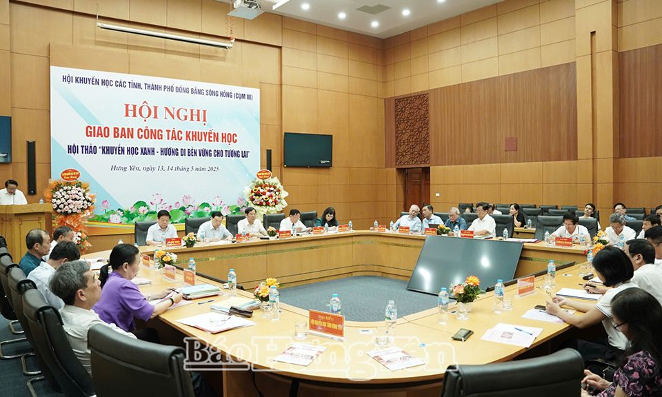 Hưng Yên: Khoảng 700 học sinh có hoàn cảnh khó khăn được trao học bổng trong 4 tháng qua