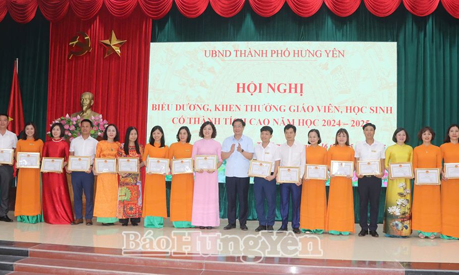 Thành phố Hưng Yên: Biểu dương giáo viên, học sinh có thành tích cao