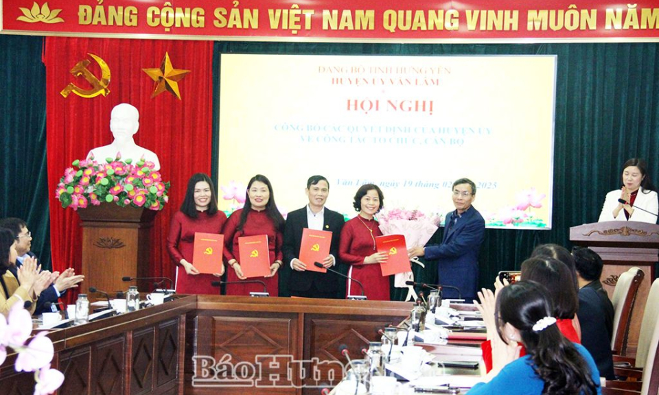Văn Lâm: Giao, tạm giao biên chế cán bộ, công chức năm 2025