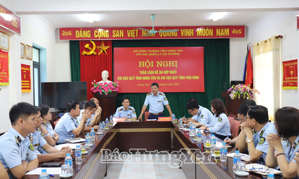 Chi cục Quản lý thị trường 2 tỉnh Hưng Yên và Thái Bình thảo luận đề án hợp nhất