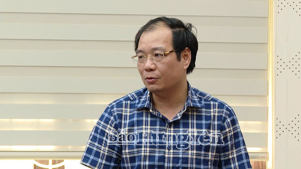  Chủ tịch UBND thành phố Hưng Yên Nguyễn Khả Phúc tham gia ý kiến tại phiên họp
