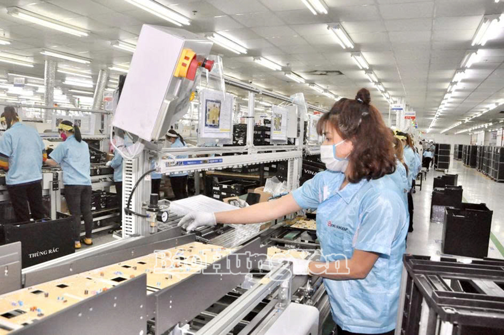 Sản xuất tại Công ty TNHH Dong Yang E&P Việt Nam (thị xã Mỹ Hào)