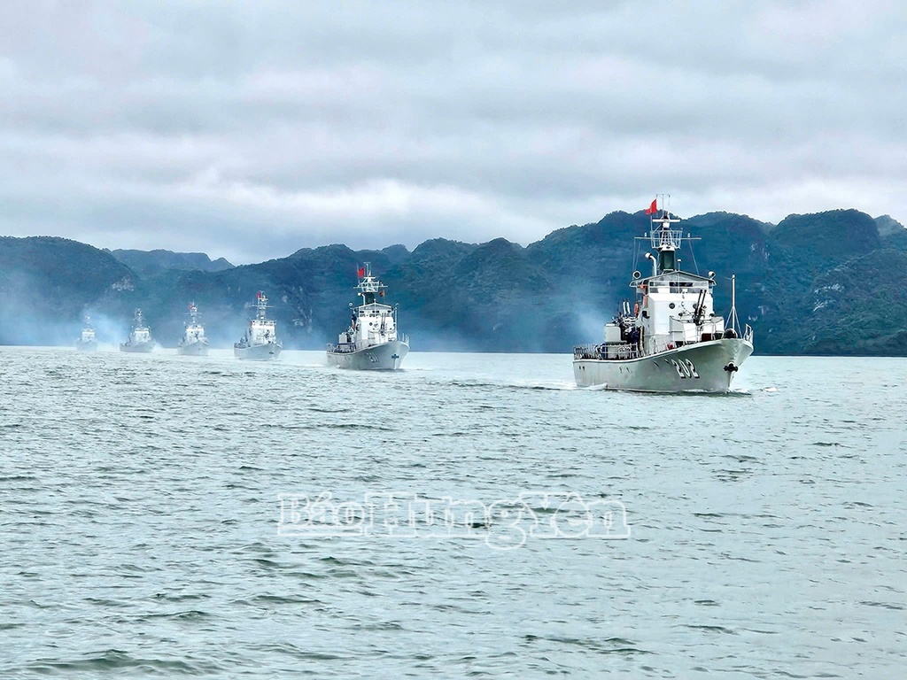 Đội hình tàu pháo Lữ đoàn 169 thực hiện nhiệm vụ