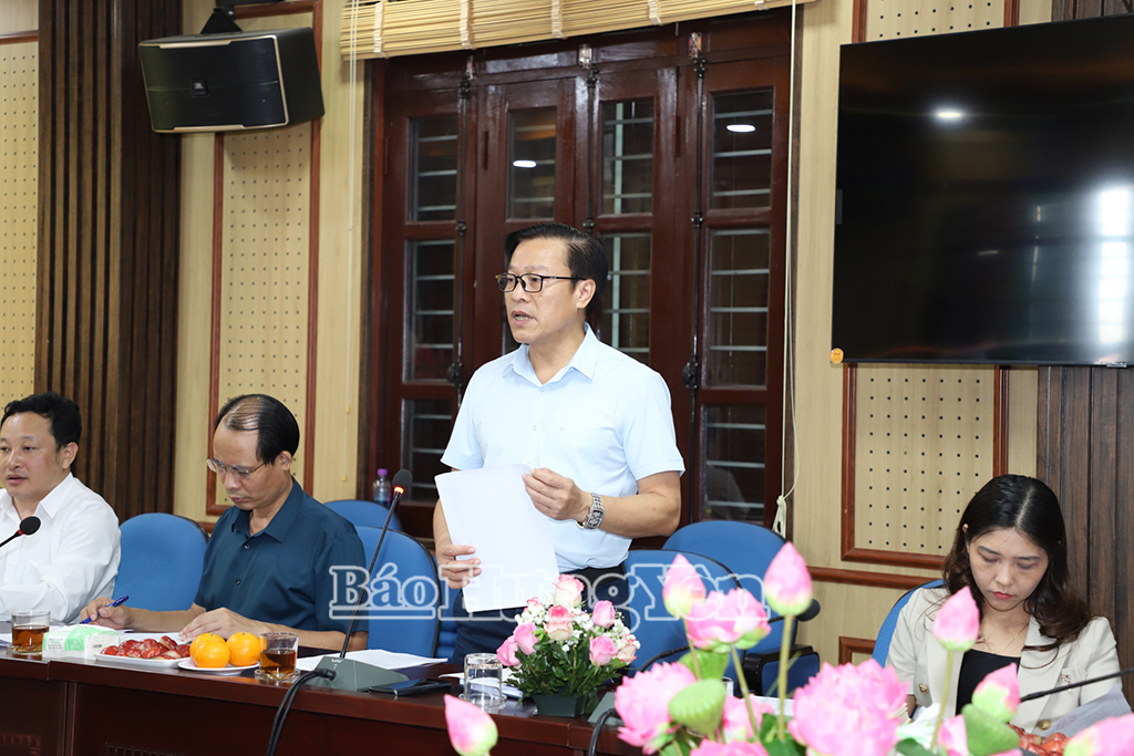 Lãnh đạo Báo Hưng Yên phát biểu tại hội nghị
