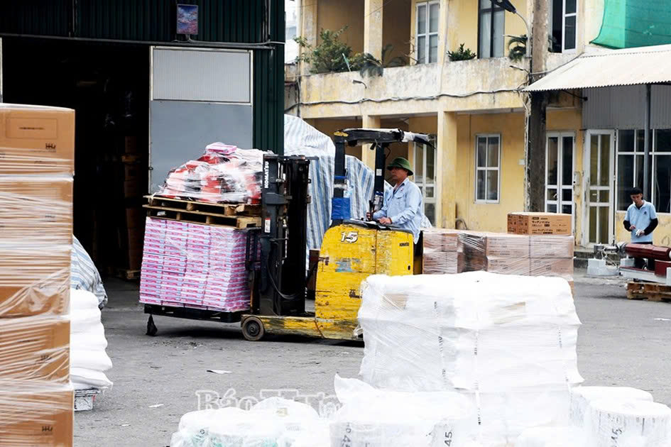 Một phân xưởng sản xuất tại Công ty cổ phần Nhựa Hưng Yên. 