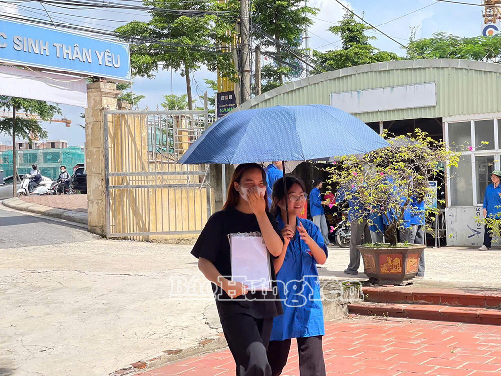Ngày đầu tiên diễn ra kỳ thi tốt nghiệp THPT năm 2025 thời tiết oi nóng