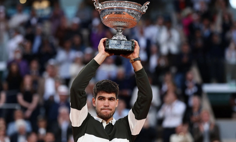 Alcaraz vô địch Roland Garros 2025 sau trận đấu "không tưởng"