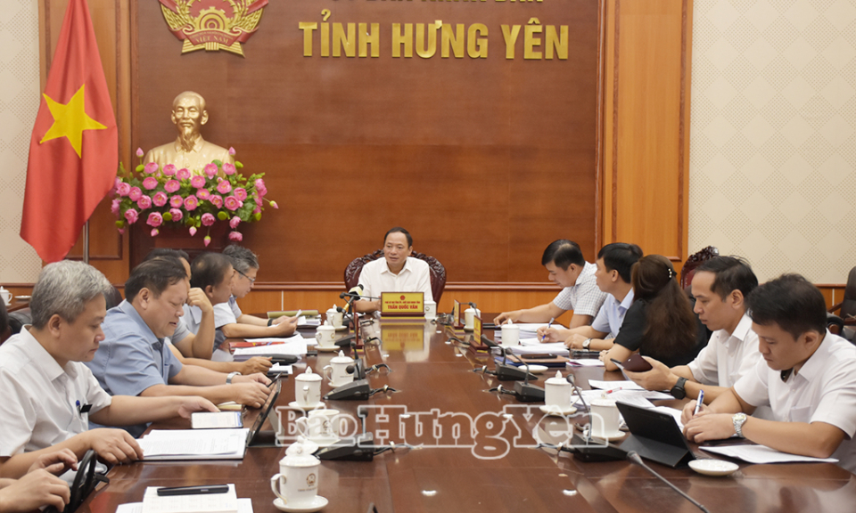 Chủ tịch UBND tỉnh Trần Quốc Văn chủ trì phiên họp Ban Thường vụ Đảng ủy và các thành viên UBND tỉnh