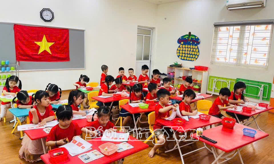 Miễn học phí: Chính sách nhân văn, tiếp sức đến trường