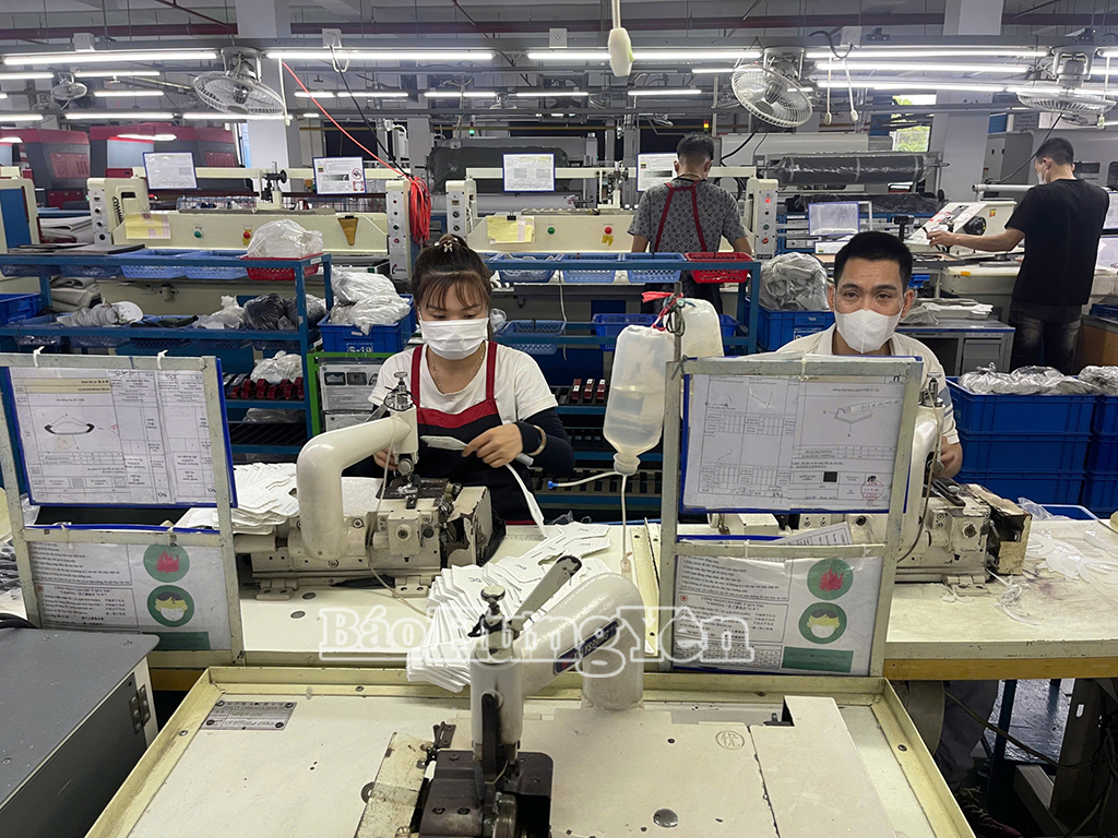 Sản xuất tại Công ty TNHH Giày Ngọc Tề (Khu Công nghiệp Dệt- May Phố Nối)