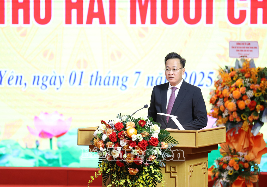 Đồng chí Nguyễn Hữu Nghĩa, Ủy viên BCH Trung ương Đảng, Bí thư Tỉnh ủy phát biểu tại kỳ họp