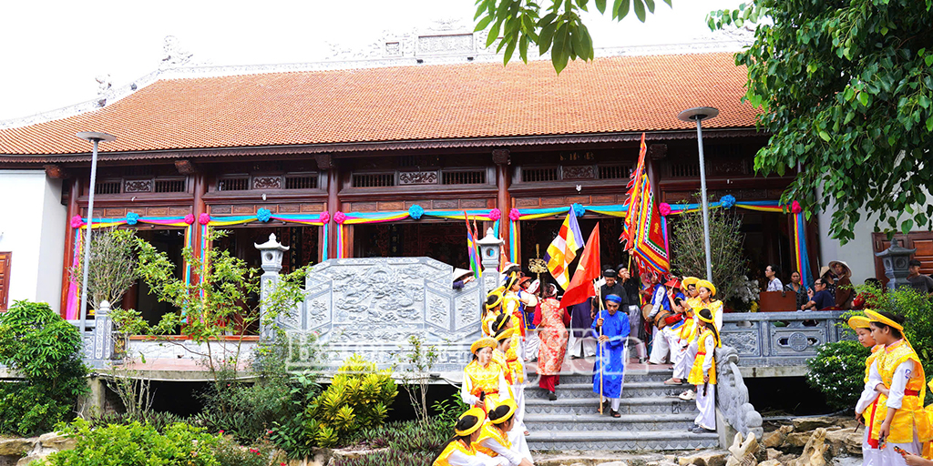 Đền Hưng Long là nơi thờ Đức Thánh Hoàng Bơ