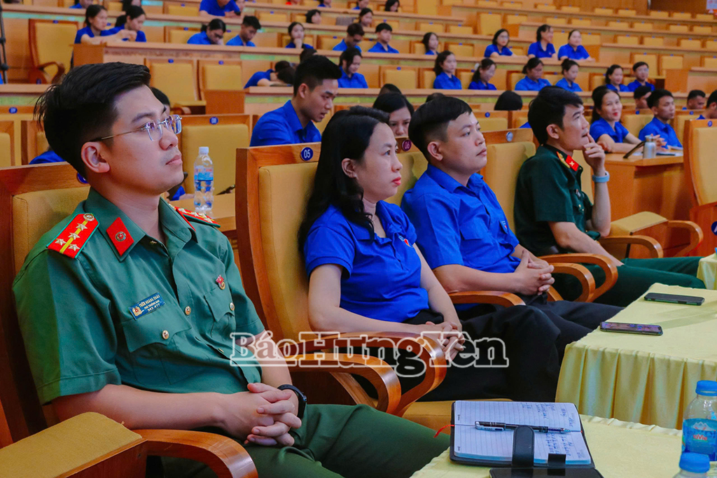Các học viên dự lớp tập huấn tại Trung tâm  Thông tin- Hội nghị tỉnh