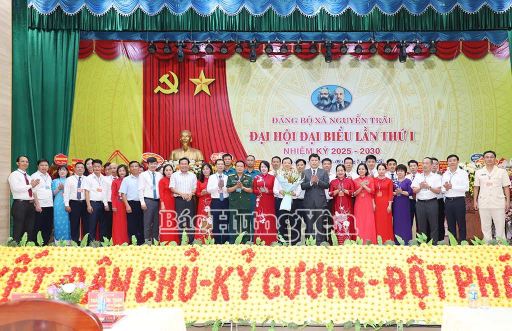 Các đại biểu chụp ảnh lưu niệm tại đại hội