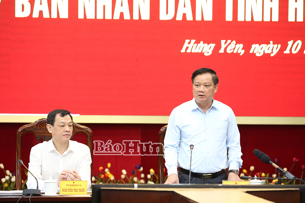 Đồng chí Nguyễn Khắc Thận, Phó Bí thư Tỉnh uỷ, Chủ tịch UBND tỉnh phát biểu tại buổi làm việc.