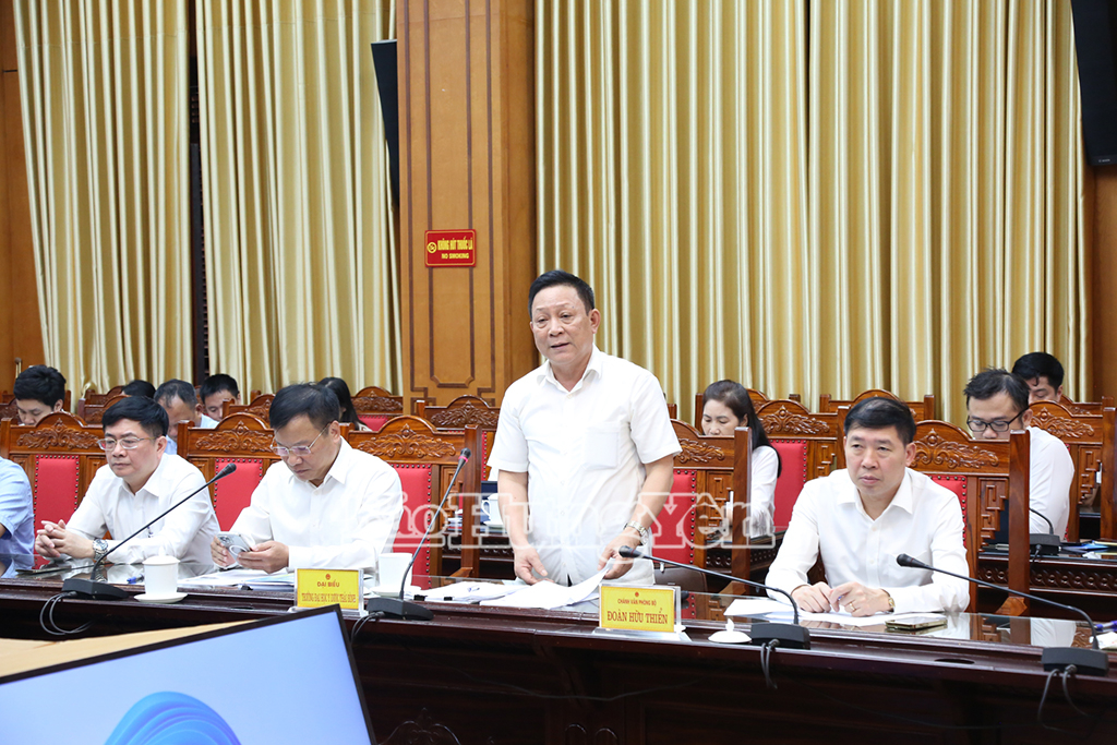 Lãnh đạo Trường Đại học Y Dược Thái Bình phát biểu tại buổi làm việc.