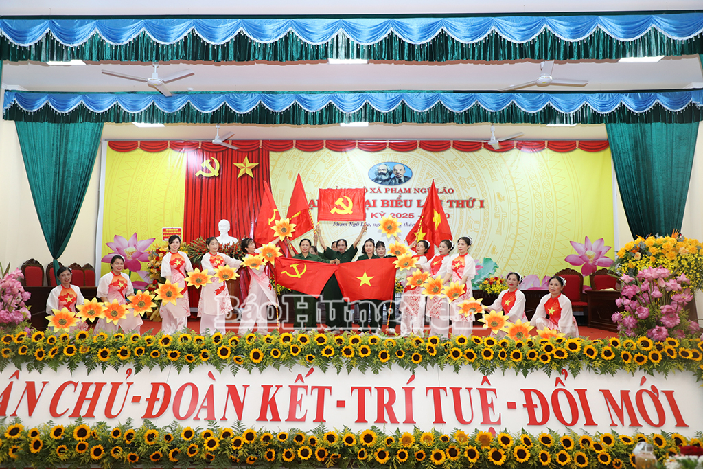 Một tiết mục văn nghệ chào mừng Đại hội đại biểu Đảng bộ xã Phạm Ngũ Lão nhiệm kỳ 2025 - 2030