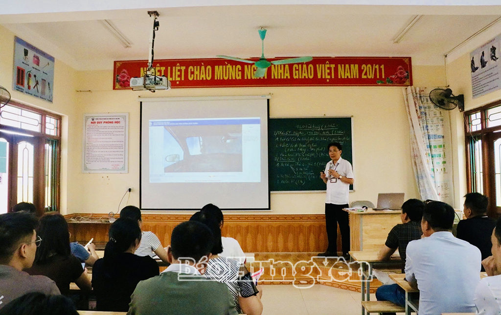 Lớp học tại Trung tâm sát hạch lái xe số 2 (thuộc Trường Trung cấp Giao thông vận tải - Sở Xây dựng, phường Trần Hưng Đạo)