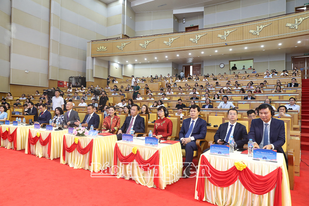 Các đại biểu tham dự Diễn đàn.