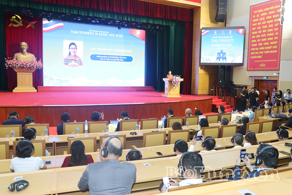 Quang cảnh Diễn đàn.
