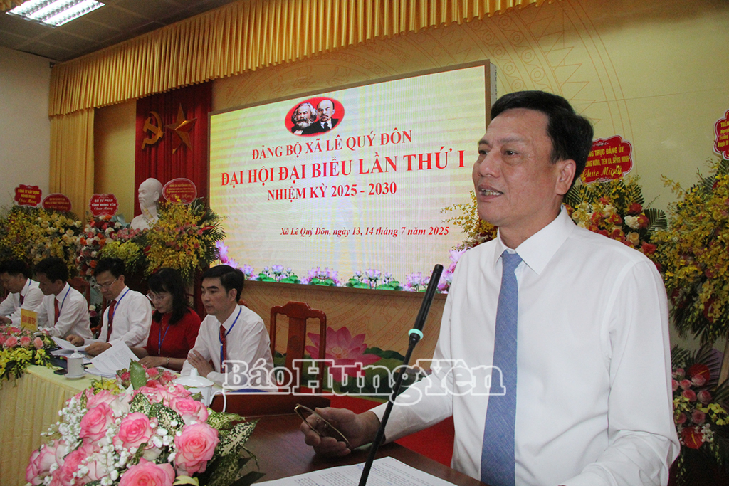 Đồng chí Vũ Kim Cứ, Ủy viên Ban Thường vụ Tỉnh ủy, Trưởng ban Quản lý Khu Kinh tế tỉnh phát biểu chỉ đạo tại Đại hội.