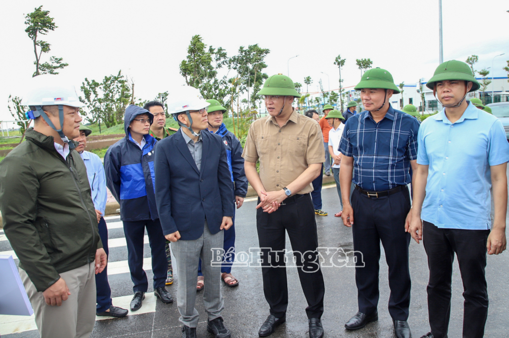 Đồng chí Bí thư Tỉnh ủy Nguyễn Hữu Nghĩa kiểm tra công tác phòng, chống bão số 3 tại KCN Sạch.